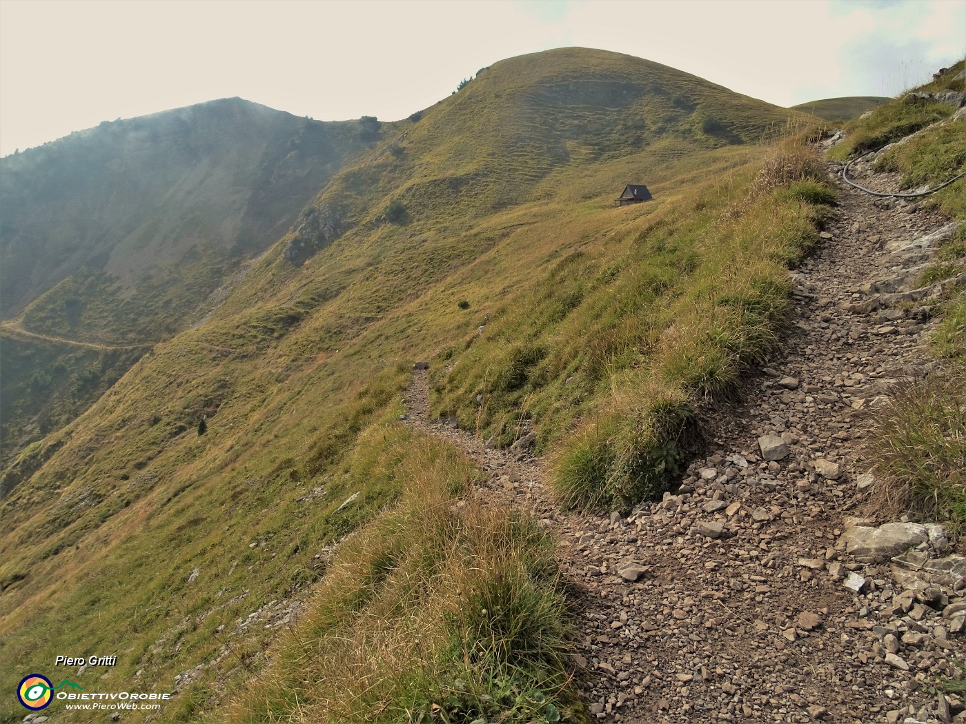 52 Sentiero in salita a dx per la Bocchetta di Regadur ( 1853 m).JPG